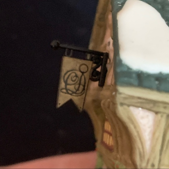 Department 56 Dickens Heritage The Pied Bull Inn 1993 Collector’s Ed. Ornament - Picture 6 of 14